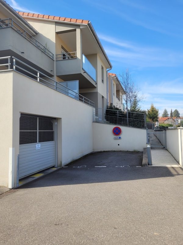 Parking/Garage – 108€/mois
